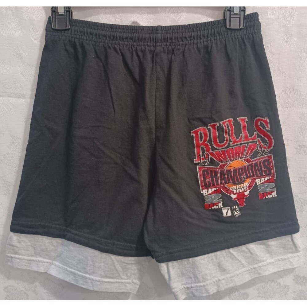 LOGO 7 CHICAGO BULLS WORLD CHAMPS BACK 2 BACK BOYS SHORTS BLACK SIZE LG. NWOT